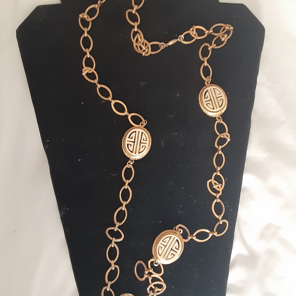 Elegant Gold Chain Necklace